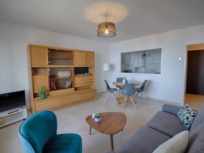 TV - Apartment with sea view terrace near center and beaches, parking included (Ajaccio)