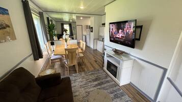 Een smart-tv en een open haard