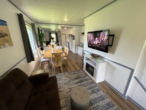 Smart TV, fireplace