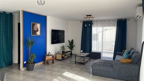 Smart TV, videojuegos y libros