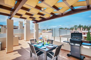 屋外ダイニングエリア