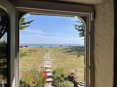 Beach Cottage - direct access to the beach