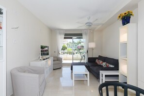 TV - Apartment UHC SALOU VILLA FAMILY COMPLEX 198 (Salou)