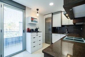 Fridge, microwave, oven, dishwasher - Apartment UHC SALOU VILLA FAMILY COMPLEX 198 (Salou)