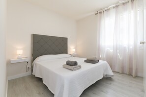 1 chambre, fer et planche à repasser, draps fournis