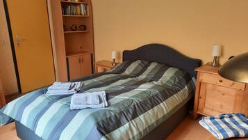 1 bedroom, iron/ironing board, travel crib, WiFi