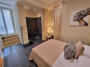 Panoramic Double Room | Free WiFi, bed sheets - Domus Aurea Luxury (Naples)