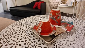 واي فاي مجانًا وملاءات أسرّة