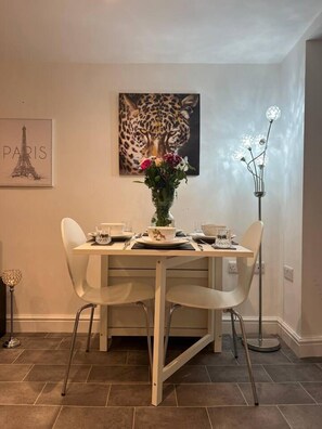 Casa, 1 cama Queen size y sofá cama | Cocina privada | Refrigerador, microondas, horno y parrilla de estufa 
