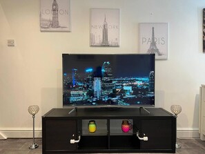 Casa, 1 cama Queen size y sofá cama | 1 habitación, tabla de planchar con plancha, wifi gratis y ropa de cama