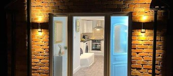 Jacuzzi Spa! Stunning Entire Guest House - Netflix