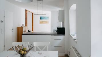 Kühlschrank, Ofen, Herdplatte, Geschirrspüler