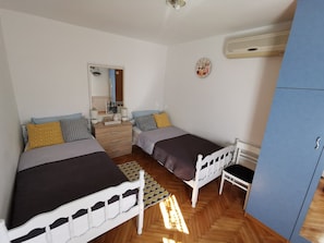 A bedroom with two beds, a dresser, a mirror, and a wardrobe. - Authentic apt in Stone House, at the top Location (Split)