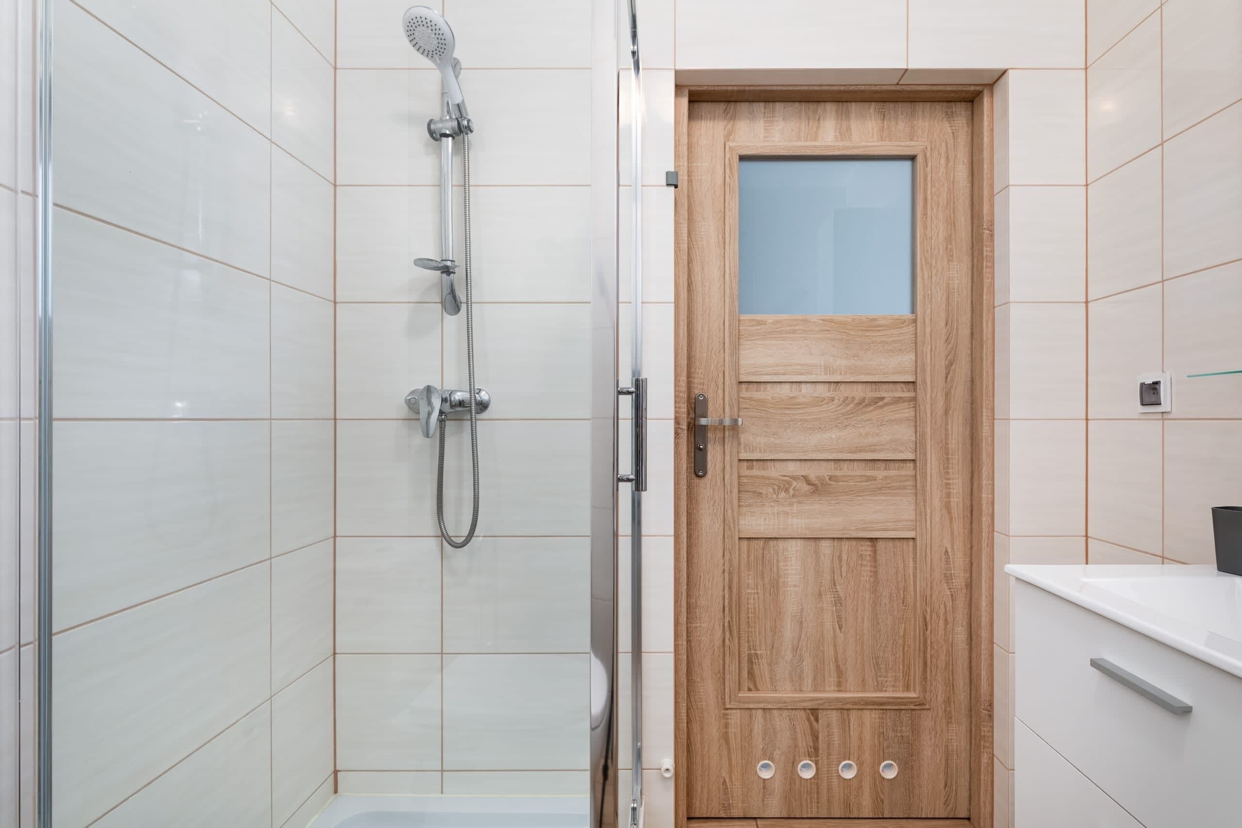 Shower, hair dryer, towels, shampoo
