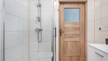 Shower, hair dryer, towels, shampoo