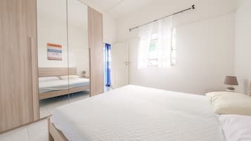 2 bedrooms, iron/ironing board, WiFi, bed sheets