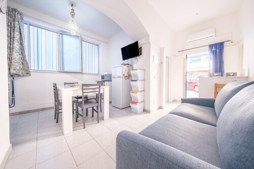 Holiday Home 'Casa di Nonna Anna' near the Beach with Sea View