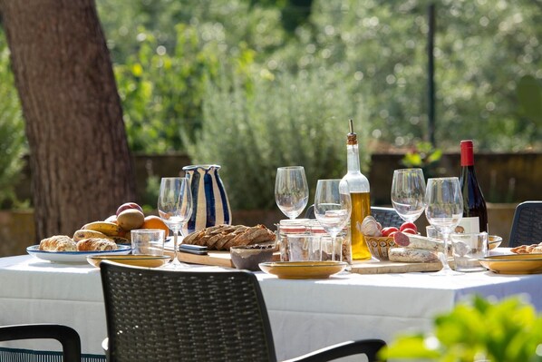 Outdoor dining - Villa "Masia Can Comas" with Pool, Garden & Wi-Fi (Torrelavit)