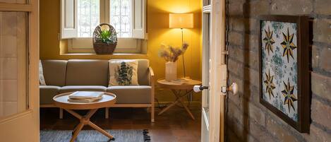 TV, fireplace, DVD player