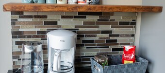 Under the Oak in Shreveport - Close to Barksdale, Hospitals, Downtown, and more!