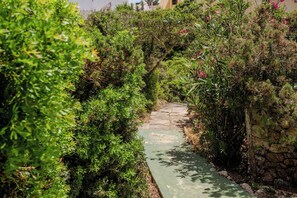 Property grounds - Apartment 'Biniforcat 21' close to the Sea with Shared Pool (Los Delfines)