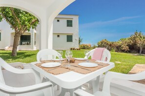 Outdoor dining - Apartment 'Biniforcat 21' close to the Sea with Shared Pool (Los Delfines)