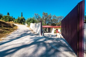 Exterior - Holiday Home 'Estate Patsou' with Mountain View, Private Terrace and Wi-Fi (Corfu)