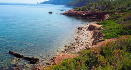 Alojamiento y desayuno 'Can Busquets Suite' con vistas al mar, Wi-Fi y aire acondicionado