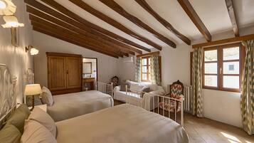 1 slaapkamer, een strijkplank/strijkijzer, gratis wifi, beddengoed