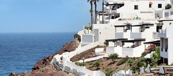 Vacatio Home El Rinconcito del Faro with Sea View, Wi-Fi & Terrace