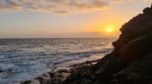 Beach nearby - Vacatio Home El Rinconcito del Faro with Sea View, Wi-Fi & Terrace (Gáldar)