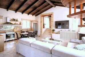 Télévision, cheminée