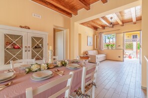 Dining - Holiday Home 'Brucoli Mare 2' with Sea View, Terraces, Wi-Fi & A/C (Brucoli)