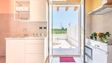 Fridge, microwave, oven, stovetop