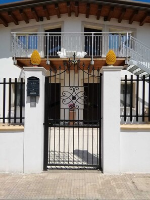 Exterior detail - Holiday Home 'Brucoli Mare 1' with Sea View, Terraces & A/C (Brucoli)