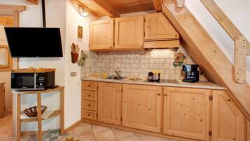 冷蔵庫、電子レンジ、コンロ、コーヒー / ティーメーカー