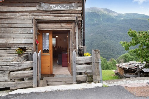 Apartment "Taulain Gotrosio" close to Ski Slopes with Open Terrace and Wi-Fi