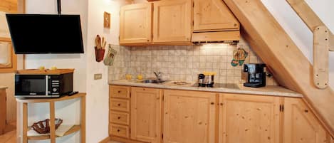 Fridge, microwave, stovetop, coffee/tea maker