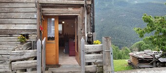 Apartment "Taulain Gotrosio" close to Ski Slopes with Open Terrace and Wi-Fi