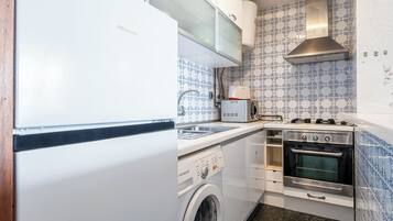 Frigorífic, microones, forn i placa de cuina