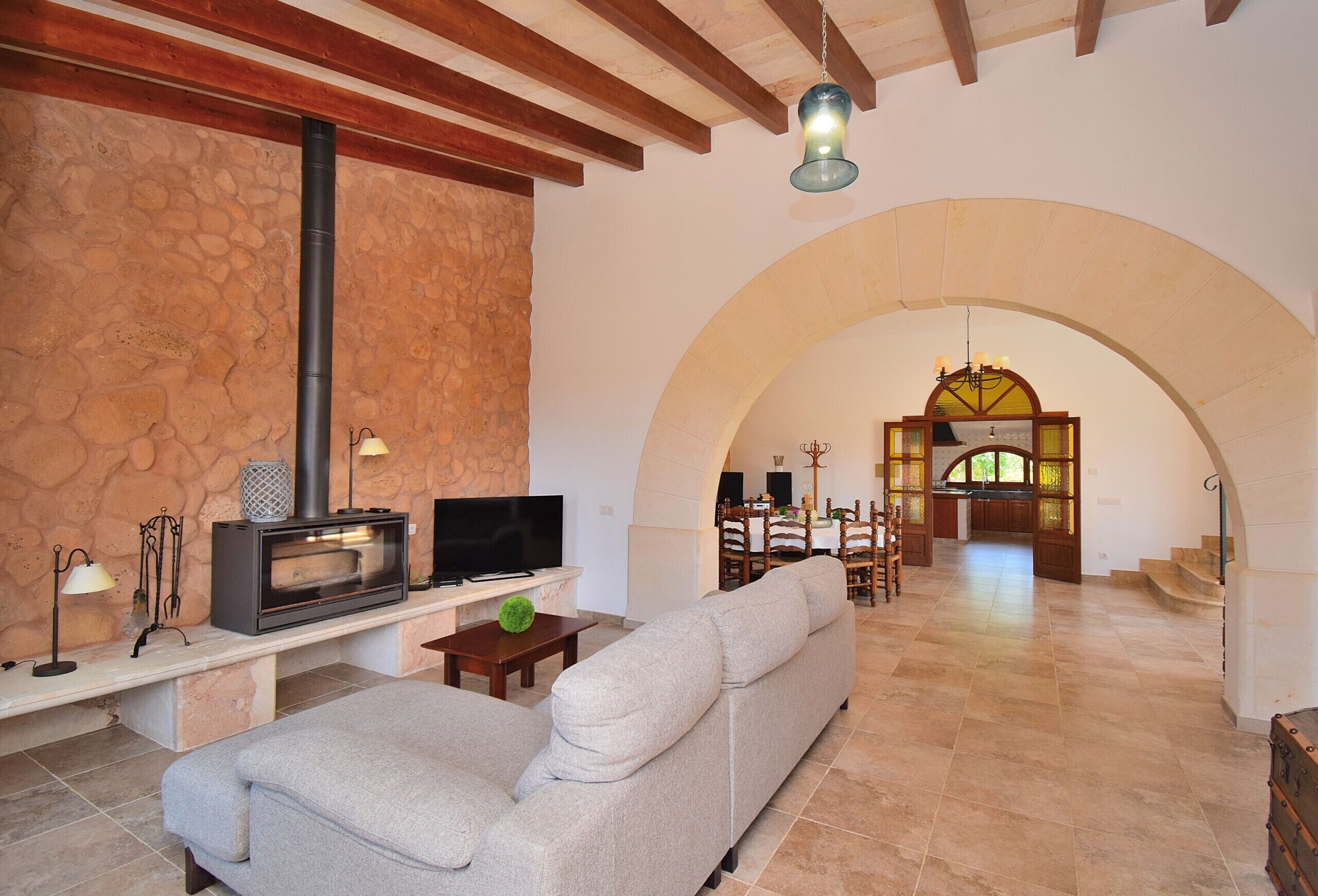 Televisie en een open haard