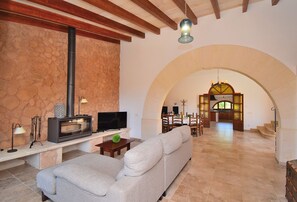 Télévision, cheminée