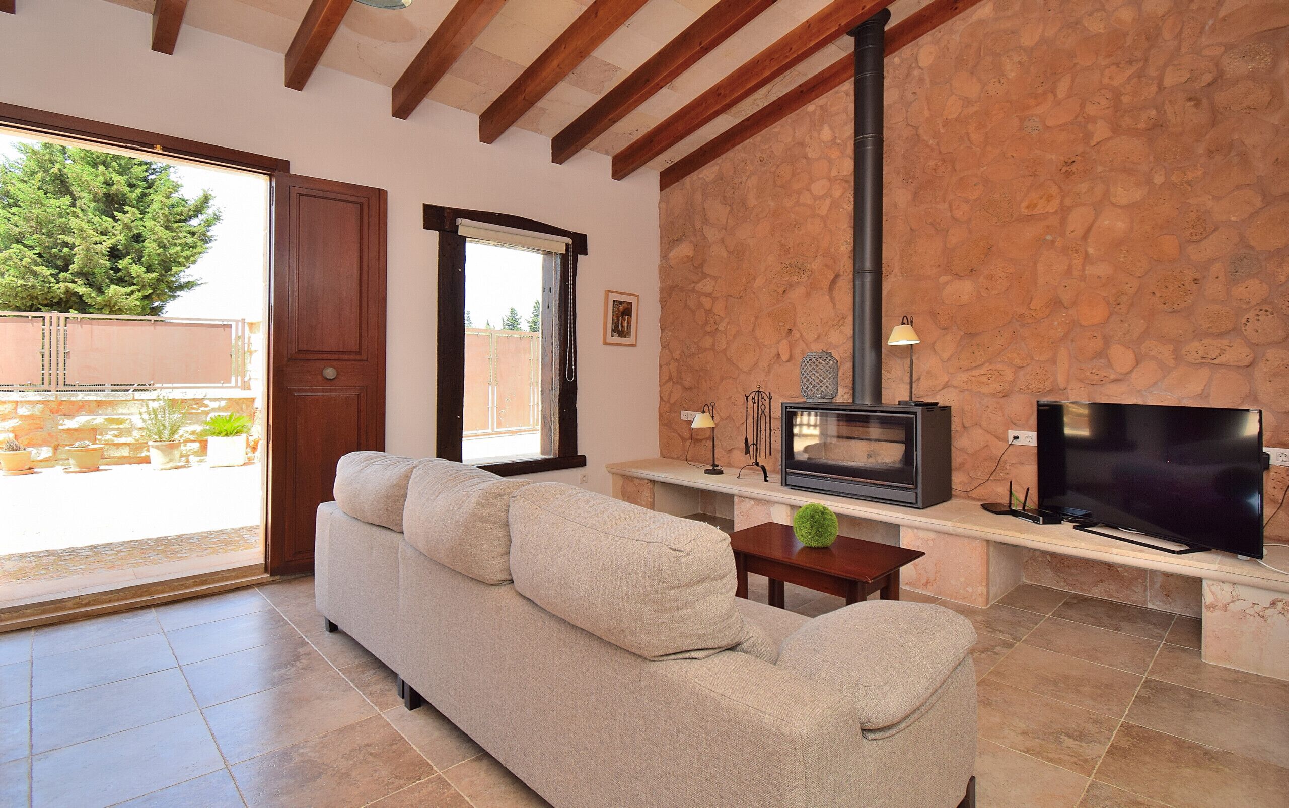 Televisie en een open haard