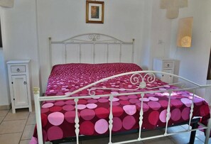 2 bedrooms, WiFi, bed sheets - The Trullo delle Rondini (Cisternino)