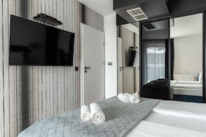 Panoramic Suite | Premium bedding, memory-foam beds, individually decorated - InPoint Cracow - Serviced Apartments G15 (Kraków)