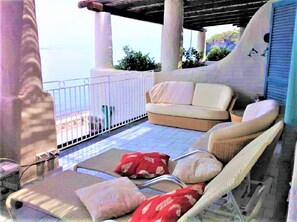 Terrace/patio - Seafront Apartment - Beach in front (Lipari)