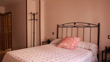 5 Schlafzimmer, Bügeleisen/Bügelbrett, Reisekinderbett, kostenloses WLAN