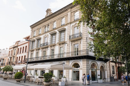 Front of property. Hotel Tayko Sevilla