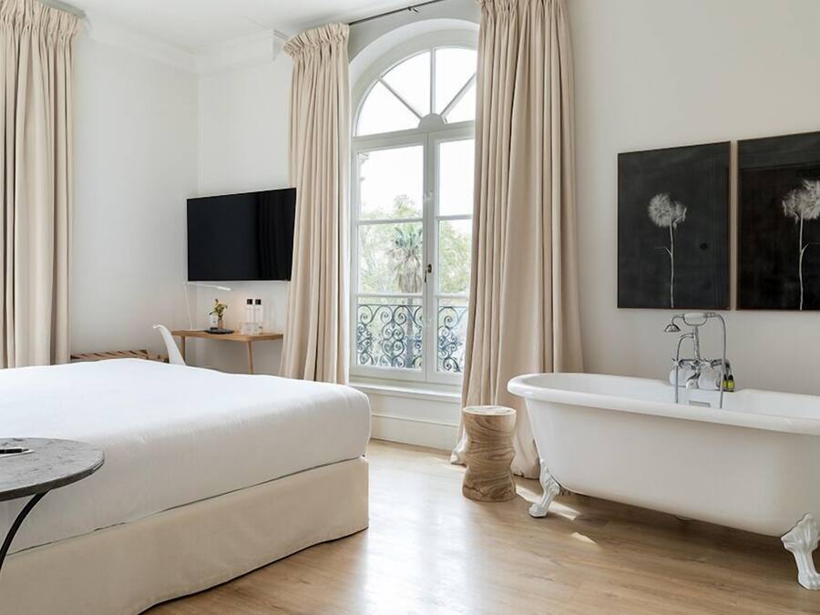 TAYKO DLX VIEW | Premium bedding, free minibar, in-room safe, desk