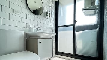 Down duvets, desk, free WiFi